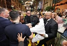 Tribunal de Singapur procesa a australiano tras incidente con Ariana Grande