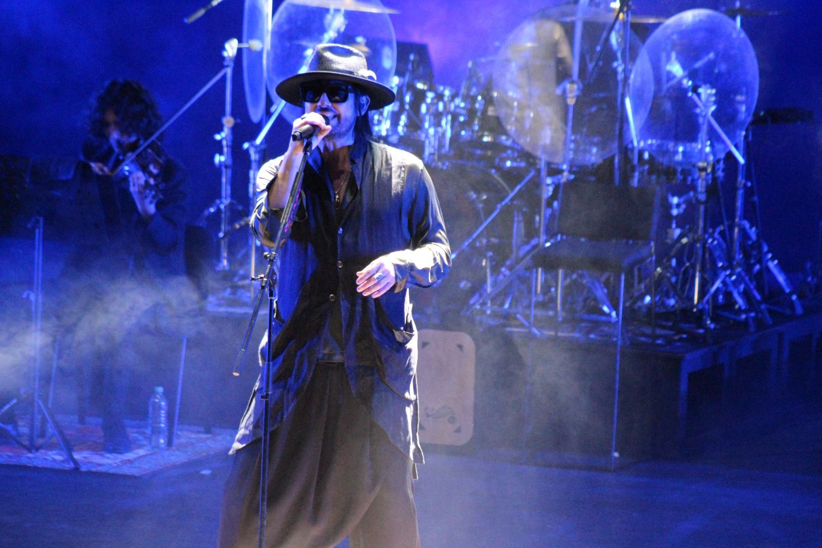 Beto Cuevas ofrece un concierto íntimo en Guadalajara pese a sus problemas de voz Beto Cuevas ofrece un concierto íntimo en Guadalajara pese a sus problemas de voz