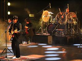 Beto Cuevas ofrece un concierto íntimo en Guadalajara pese a sus problemas de voz Beto Cuevas ofrece un concierto íntimo en Guadalajara pese a sus problemas de voz