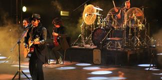 Beto Cuevas ofrece un concierto íntimo en Guadalajara pese a sus problemas de voz Beto Cuevas ofrece un concierto íntimo en Guadalajara pese a sus problemas de voz