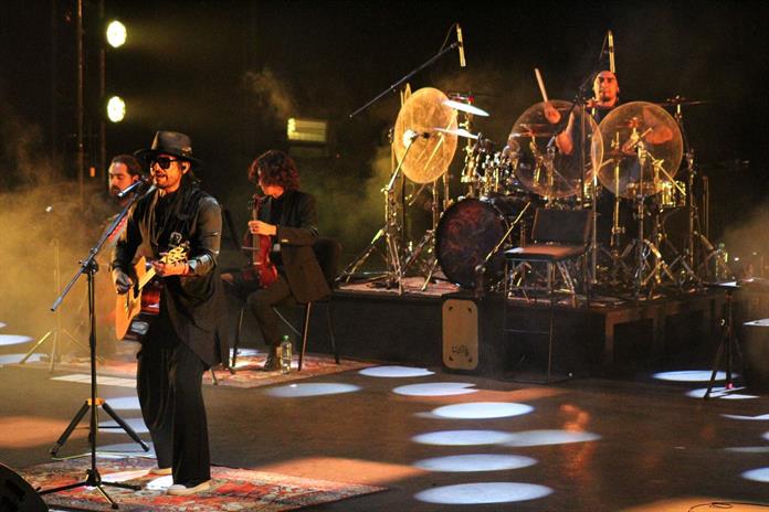 Beto Cuevas ofrece un concierto íntimo en Guadalajara pese a sus problemas de voz Beto Cuevas ofrece un concierto íntimo en Guadalajara pese a sus problemas de voz