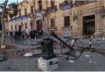 Supuestos manifestantes allanan palacio de Gobierno y causan daños Supuestos manifestantes allanan palacio de Gobierno y causan daños