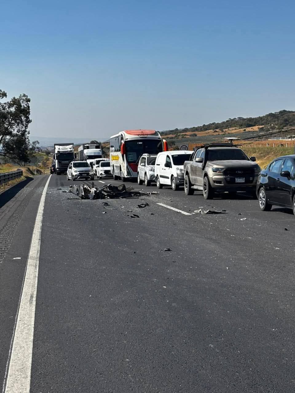Choque en la México–Morelia deja herido al vocalista de Grupo El Tiempo
