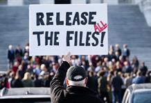 Trump cambia de opinión y respalda publicación de archivos de Epstein Trump cambia de opinión y respalda publicación de archivos de Epstein