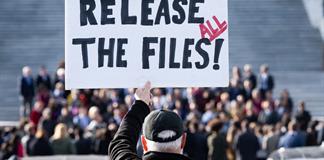 Trump cambia de opinión y respalda publicación de archivos de Epstein