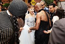 Nueve días de cárcel contra australiano que se abalanzó sobre Ariana Grande Nueve días de cárcel contra australiano que se abalanzó sobre Ariana Grande