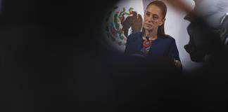 Gobierno mexicano acuerda ceder slots en aeropuerto capitalino a aerolíneas de EEUU Gobierno mexicano acuerda ceder slots en aeropuerto capitalino a aerolíneas de EEUU