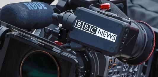 BBC está decidida a defenderse frente a Trump, según su presidente