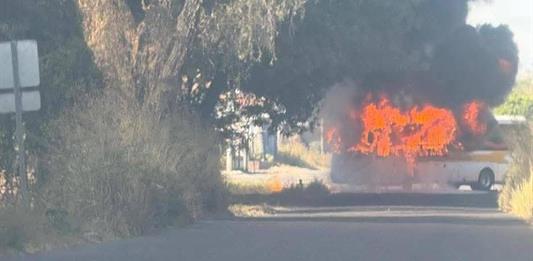 Bloqueos, vehículos incendiados y enfrentamientos: Michoacán vive otra jornada de violencia en sus carreteras