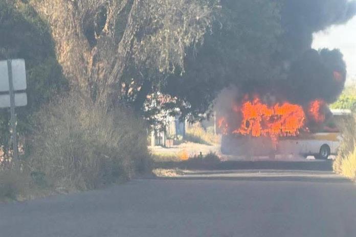 Bloqueos, vehículos incendiados y enfrentamientos: Michoacán vive otra jornada de violencia en sus carreteras Bloqueos, vehículos incendiados y enfrentamientos: Michoacán vive otra jornada de violencia en sus carreteras