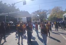 Premian a deportistas destacados en desfile por el 115 aniversario de la Revolución Premian a deportistas destacados en desfile por el 115 aniversario de la Revolución
