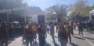 Premian a deportistas destacados en desfile por el 115 aniversario de la Revolución