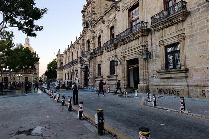 Tres detenidos tras protestas tienen antecedentes penales: Fiscalía Tres detenidos tras protestas tienen antecedentes penales: Fiscalía