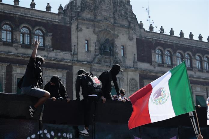 Fiscalía detiene a 18 personas por actos violentos en marcha de ‘Generación Z’ en México Fiscalía detiene a 18 personas por actos violentos en marcha de ‘Generación Z’ en México