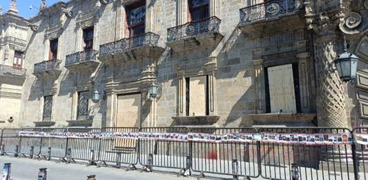 Tras protestas, vuelven las vallas de acero al Centro de Guadalajara