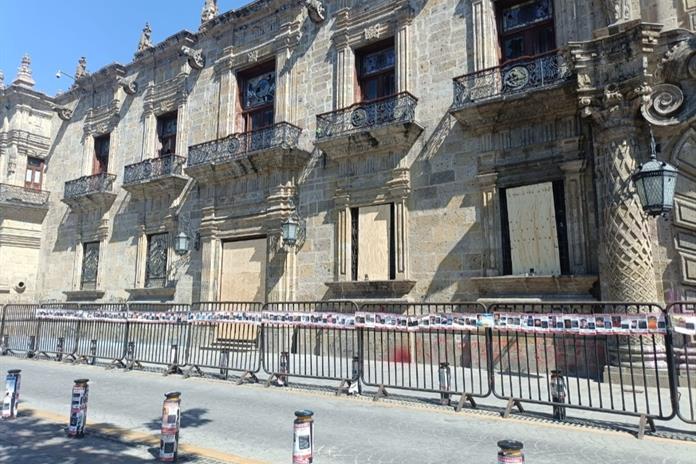Tras protestas, vuelven las vallas de acero al Centro de Guadalajara Tras protestas, vuelven las vallas de acero al Centro de Guadalajara