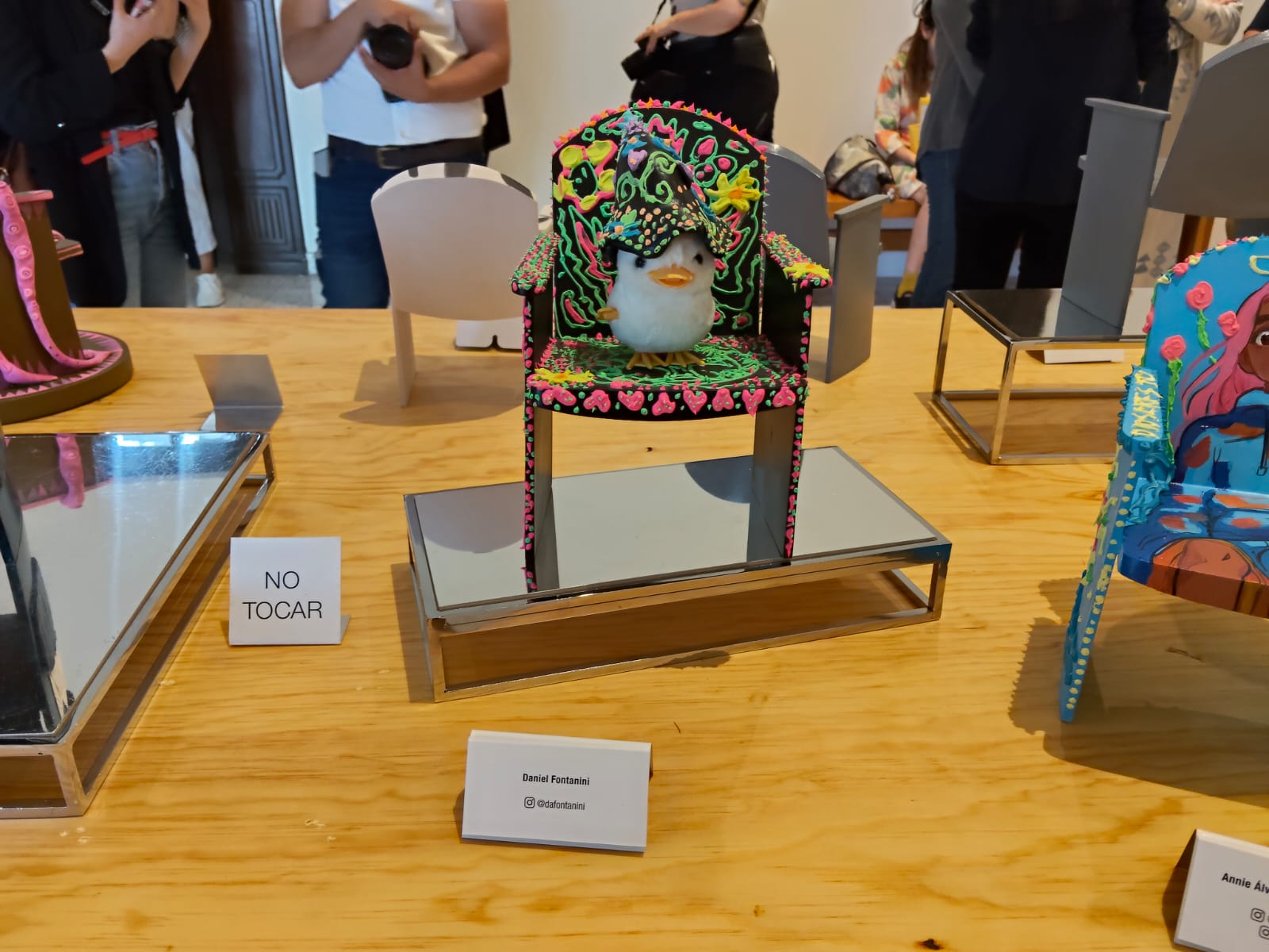 Artistas diseñan y exponen las butacas de los Premios del Público a las Artes Escénicas en el MUSA