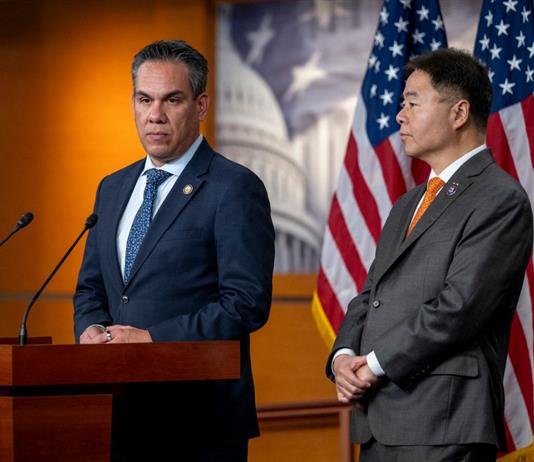 Cámara de Representantes de EEUU vota a favor de publicar archivos de Epstein