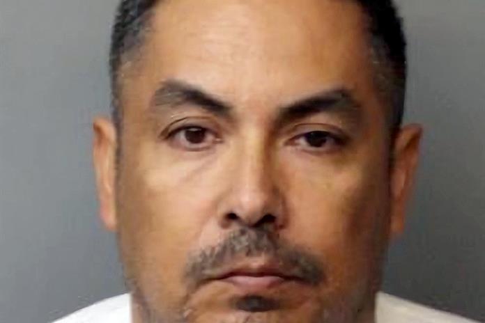 Captan en video a un agente migratorio fuera de servicio apuntando un arma a un menor Captan en video a un agente migratorio fuera de servicio apuntando un arma a un menor