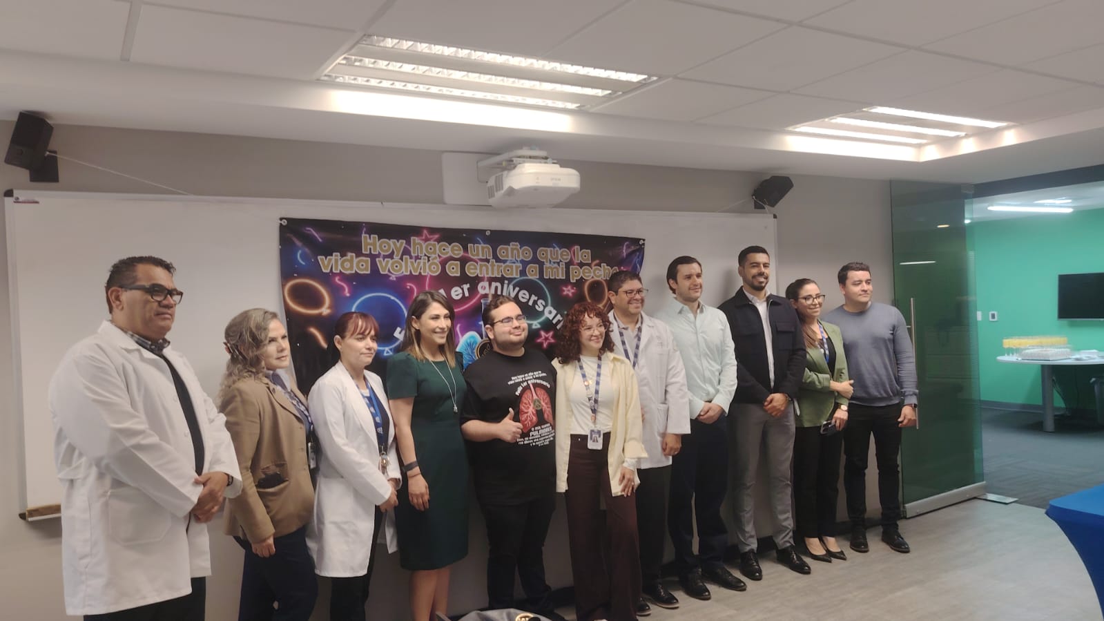 Ulises Calva celebra un año de su trasplante bipulmonar con homenaje al equipo médico