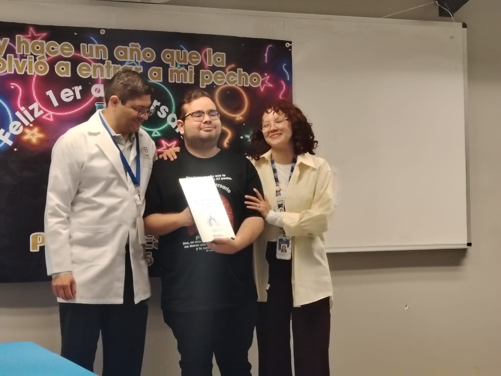 Ulises Calva celebra un año de su trasplante bipulmonar con homenaje al equipo médico