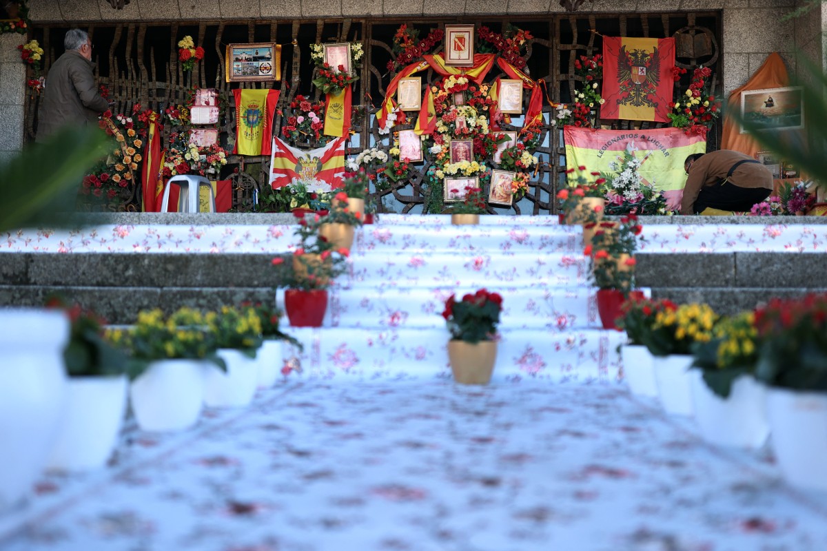 Pedro Sánchez rinde homenaje al aniversario 50 de la muerte de Franco y llama a defender la democracia