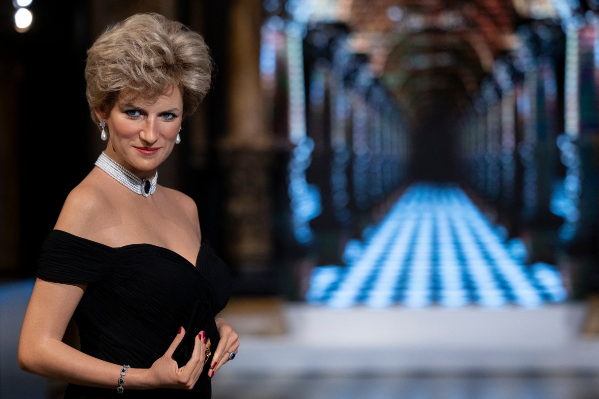 Lady Di, en el museo de cera de París con su vestido de la venganza