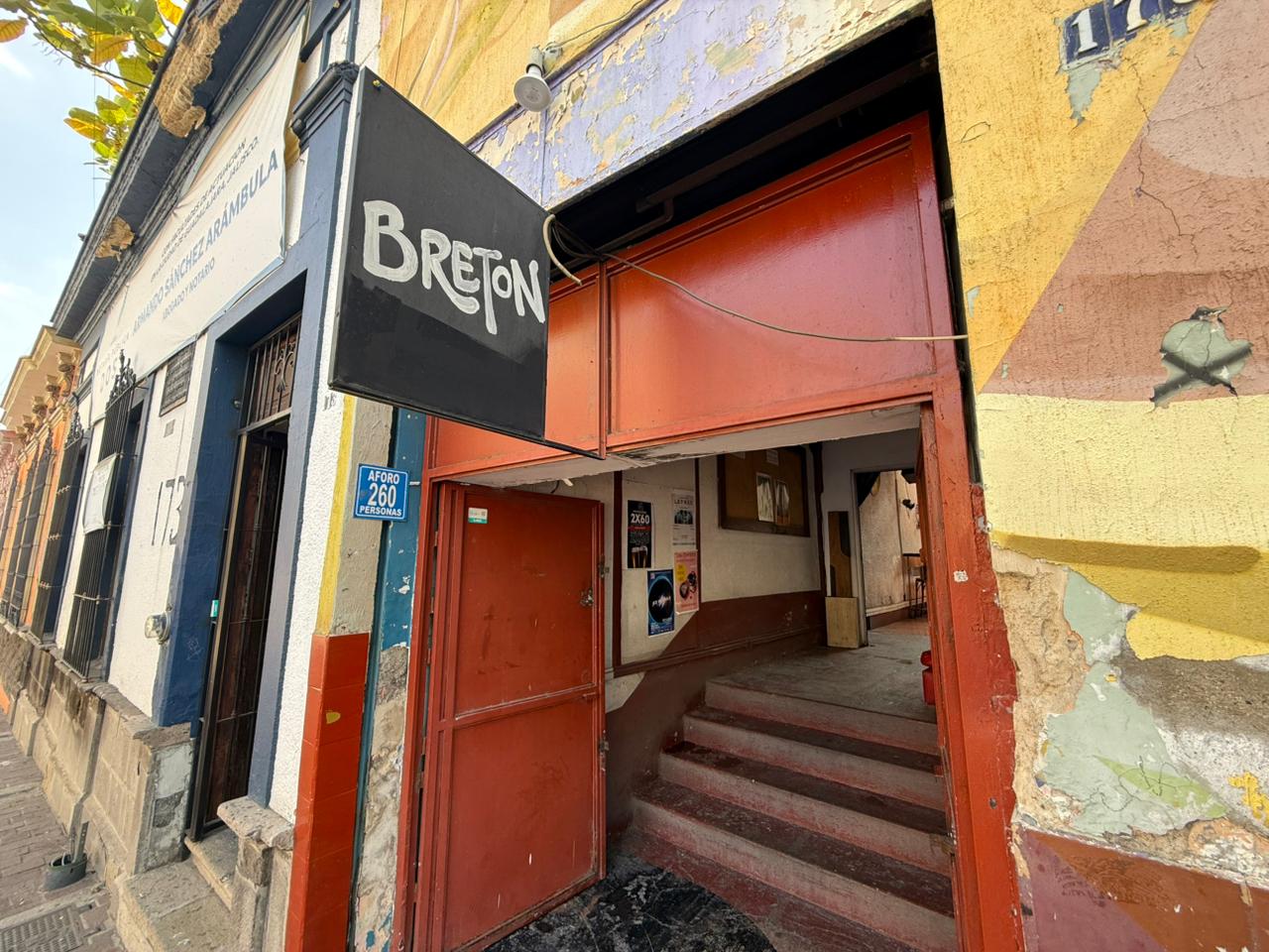 El director del Centro Cultural Bretón busca apoyo para impedir que el cierre del foro