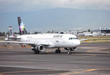 Pilotos mexicanos critican permiso para extranjeros en vuelos Volaris