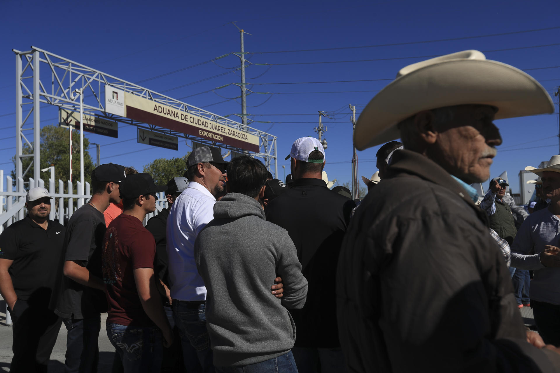 Agricultores bloquean aduanas fronterizas en Ciudad Juárez durante de paro nacional