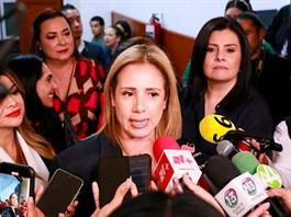 Diputados dejan plantada a Fabiola Loya en glosa del informe