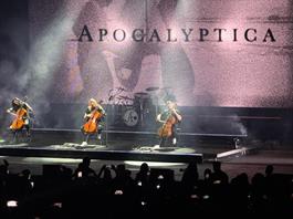 Apocalyptica revive el espíritu de Metallica en una noche explosiva en Guadalajara