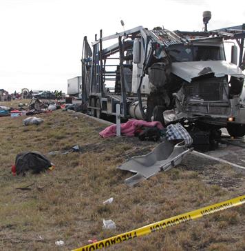 Heridos y fallecidos en accidente de tractocamión y camioneta en Guanajuato