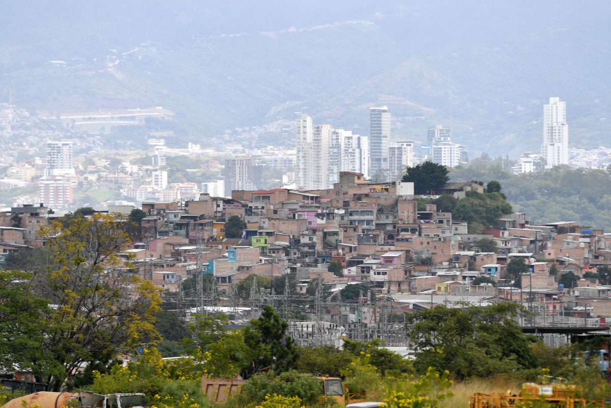 Sin salida a EEUU, los hondureños buscan sobrevivir a la pobreza y la violencia
