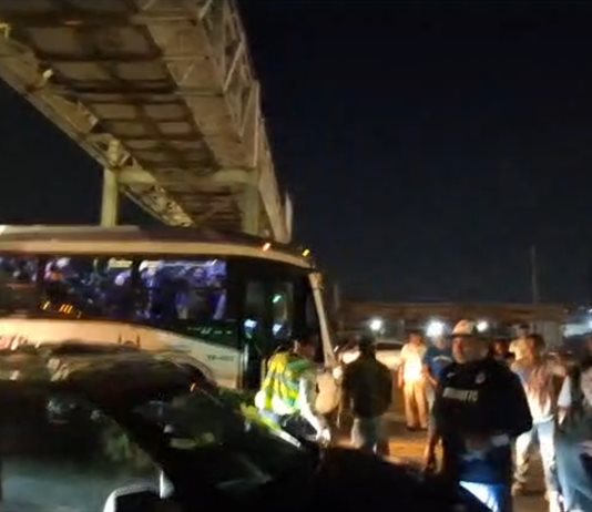 Vecinos de Santa María Tequepexpan vuelven a cerrar Periférico Sur; exigen estación del Peribús en la zona Vecinos de Santa María Tequepexpan vuelven a cerrar Periférico Sur; exigen estación del Peribús en la zona