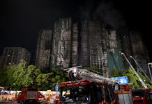 Hong Kong busca a cientos de desaparecidos tras incendio que dejó 75 muertos