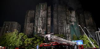 Hong Kong busca a cientos de desaparecidos tras incendio que dejó 75 muertos