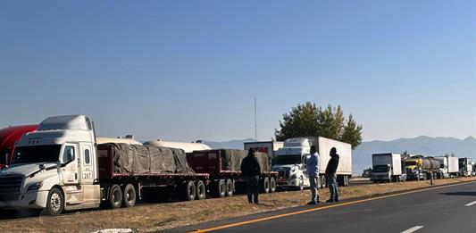 Agricultores y transportistas mexicanos anuncian el retiro de bloqueos viales