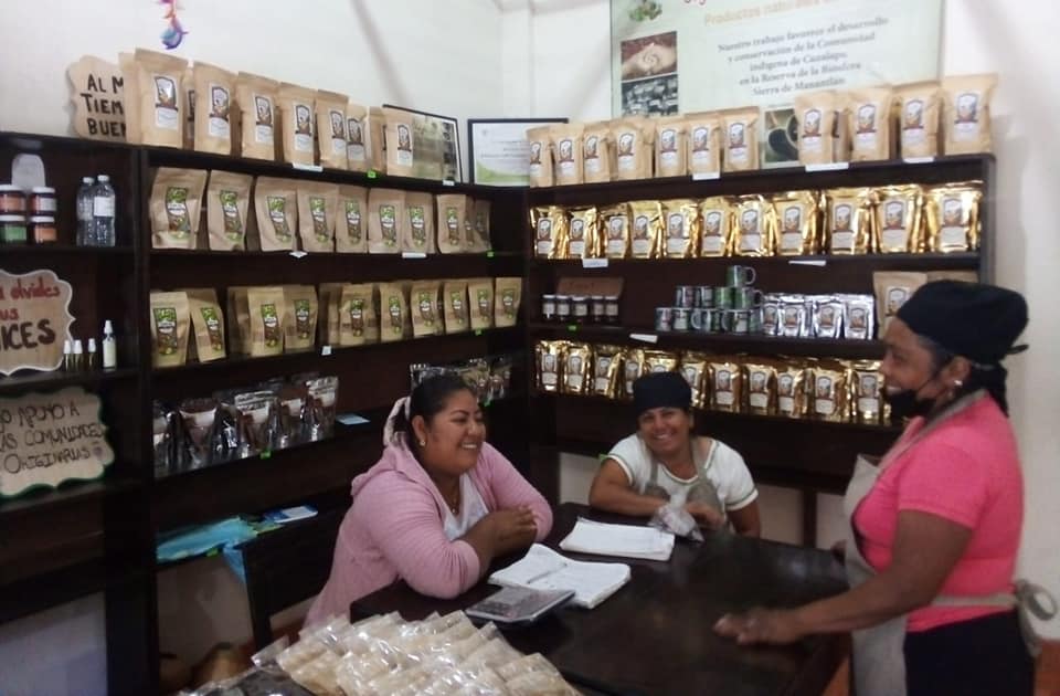 “Nos dan esperanza”: niñas y niños de Cuzalapa retratan a las mujeres del campo como trabajadoras, valientes y esenciales para su comunidad