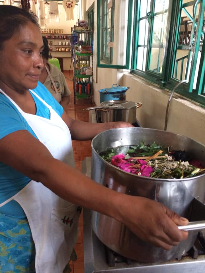 “Nos dan esperanza”: niñas y niños de Cuzalapa retratan a las mujeres del campo como trabajadoras, valientes y esenciales para su comunidad