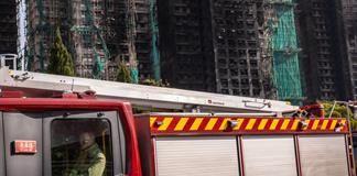 Al menos 128 muertos y ocho detenidos por el peor incendio en décadas en Hong Kong