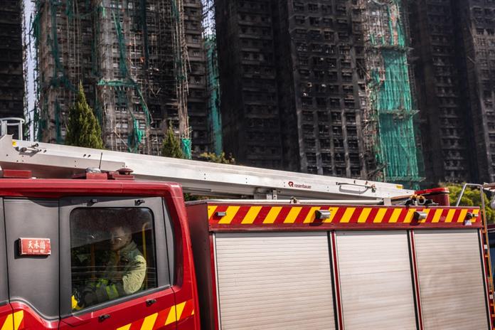 Al menos 128 muertos y ocho detenidos por el peor incendio en décadas en Hong Kong Al menos 128 muertos y ocho detenidos por el peor incendio en décadas en Hong Kong
