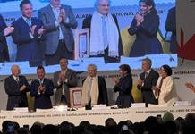 Amin Maalouf reflexiona sobre el presente mundial al recibir el Premio FIL de Literatura en Lenguas Romances Amin Maalouf reflexiona sobre el presente mundial al recibir el Premio FIL de Literatura en Lenguas Romances