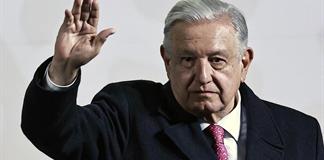 El expresidente mexicano López Obrador reaparece para promocionar su libro Grandeza