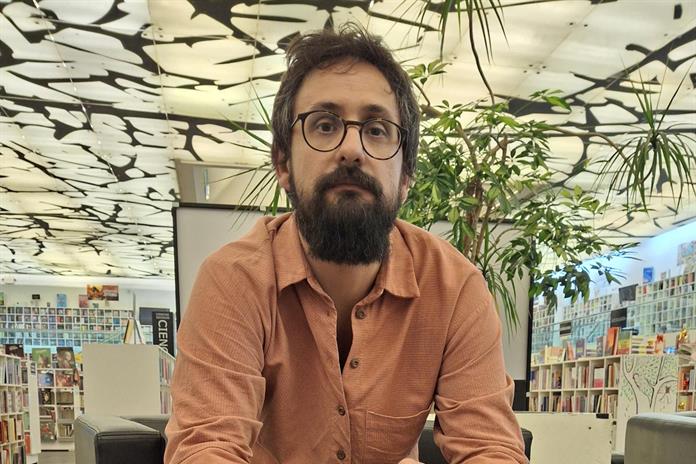 Emiliano Zecca: Apuesto a mirar la realidad con ojos de literatura Emiliano Zecca: Apuesto a mirar la realidad con ojos de literatura