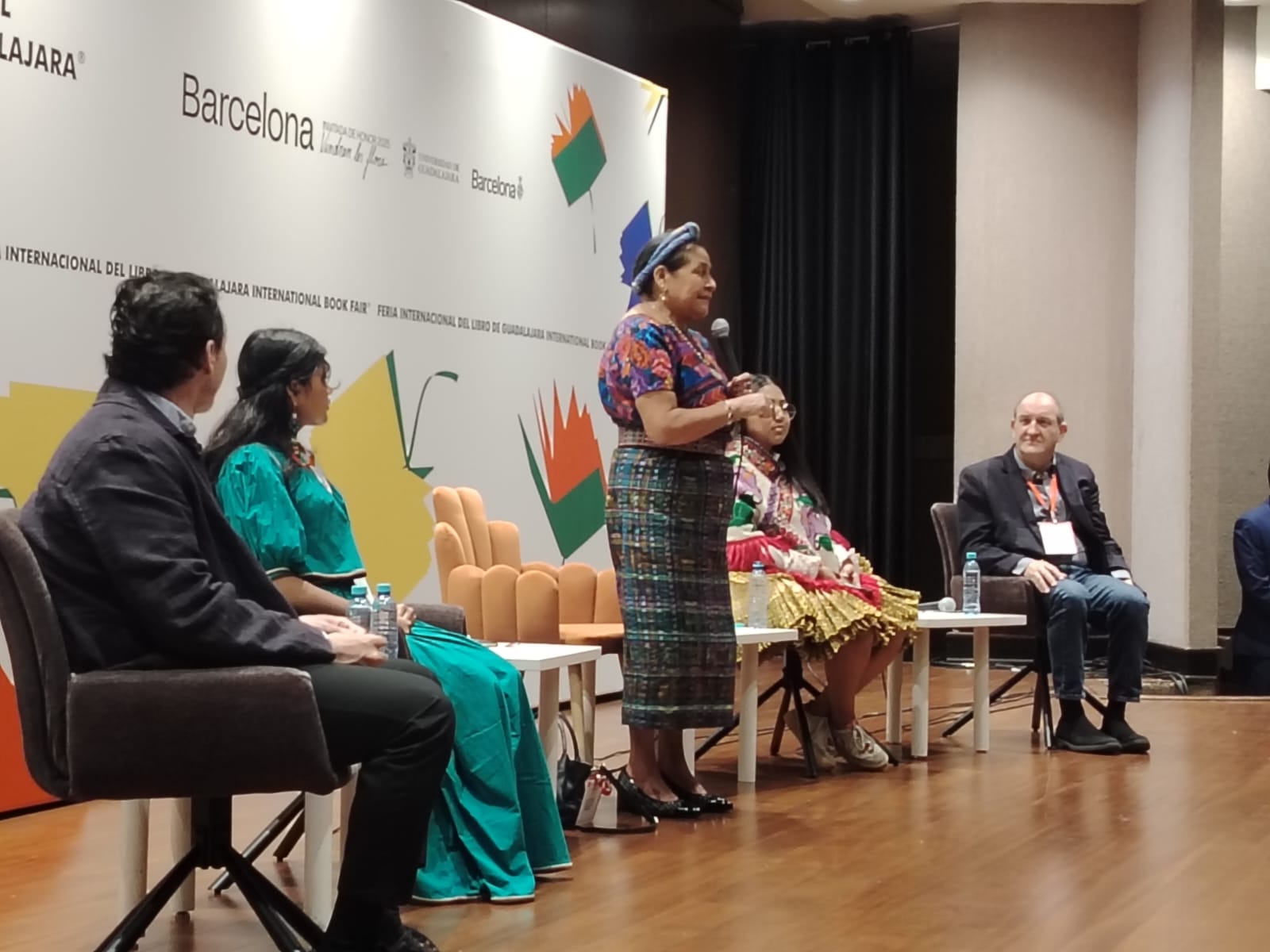 Rigoberta Menchú llama a impulsar liderazgo e identidad de nuevas generaciones indígenas