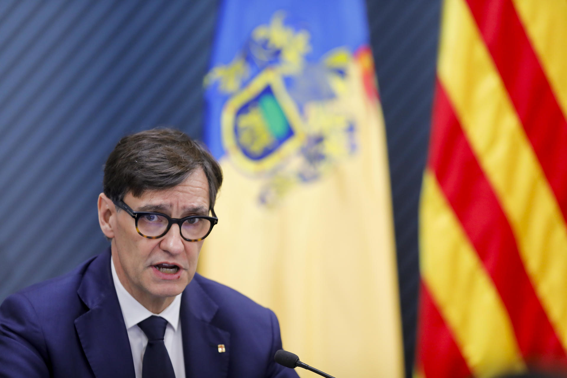 Illa: Ante la ola de extremismos, no hay gesto más revolucionario que abrir un libro