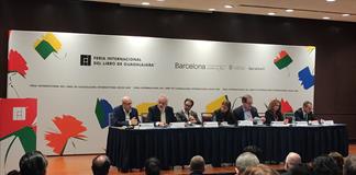 Las universidades deben de ser instituciones civilizatorias y humanistas: Karla Planter