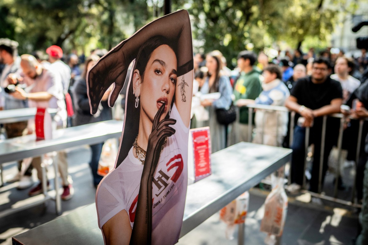 Una taquería en México hace honor a Dua Lipa con ritmo y sabor para sus fans