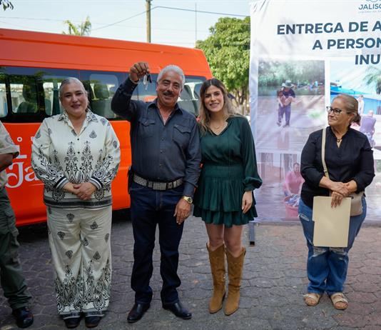 Entregan apoyos a familias afectadas por inundaciones en los municipios de La Barca y Ayotlán